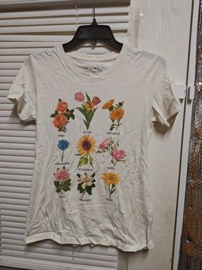 Fifth Sun White Floral Graphic Short Sleeve Tee